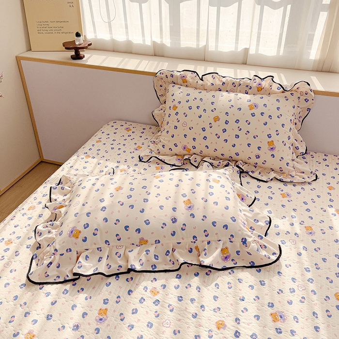 91家纺网 家纺一手货源 找家纺 赛丽雅 2026春夏新款古法水洗棉床盖四件套 蓝纹小熊