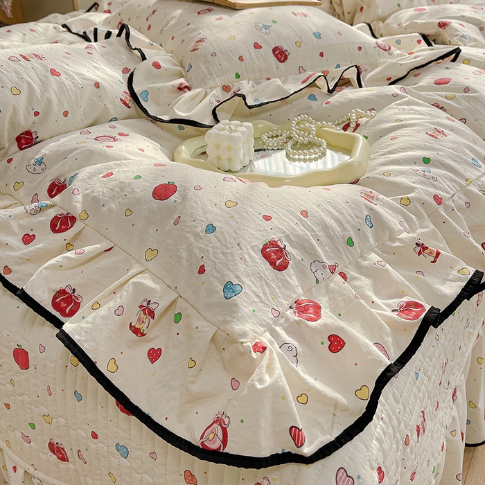 91家纺网 家纺一手货源 找家纺 赛丽雅 2026春夏新款古法水洗棉床盖四件套 苹果乐园