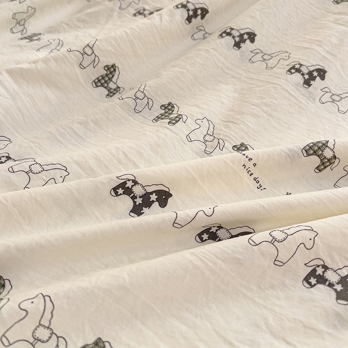 91家纺网 家纺一手货源 找家纺 赛丽雅 2026春夏新款古法水洗棉床盖四件套 木马乐园