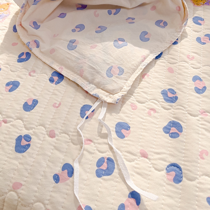 91家纺网 家纺一手货源 找家纺 赛丽雅 2026春夏新款古法水洗棉床盖四件套 蓝纹小熊