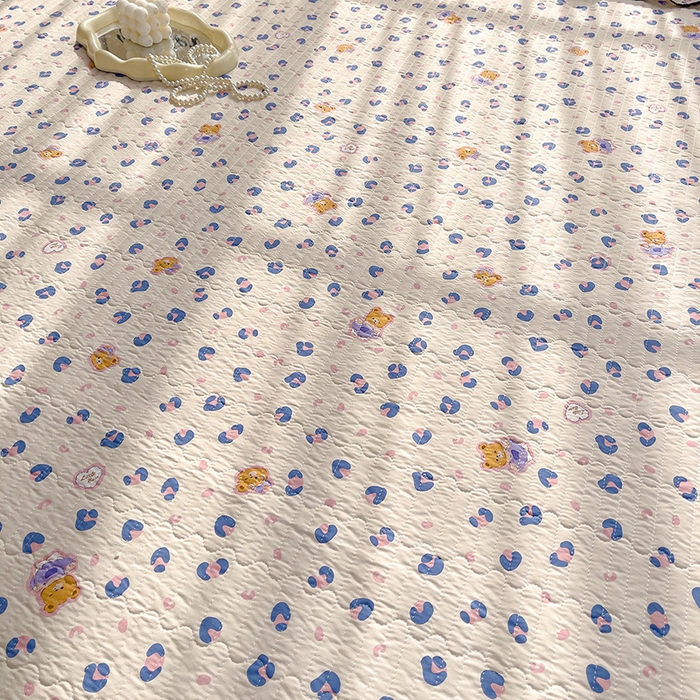 91家纺网 家纺一手货源 找家纺 赛丽雅 2026春夏新款古法水洗棉床盖四件套 蓝纹小熊