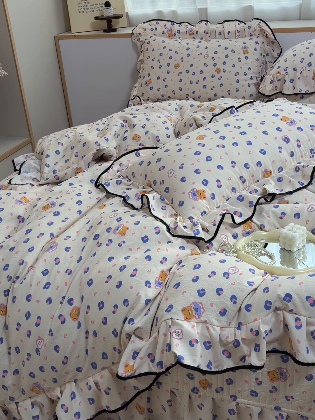 91家纺网 家纺一手货源 找家纺 赛丽雅 2026春夏新款古法水洗棉床盖四件套 蓝纹小熊