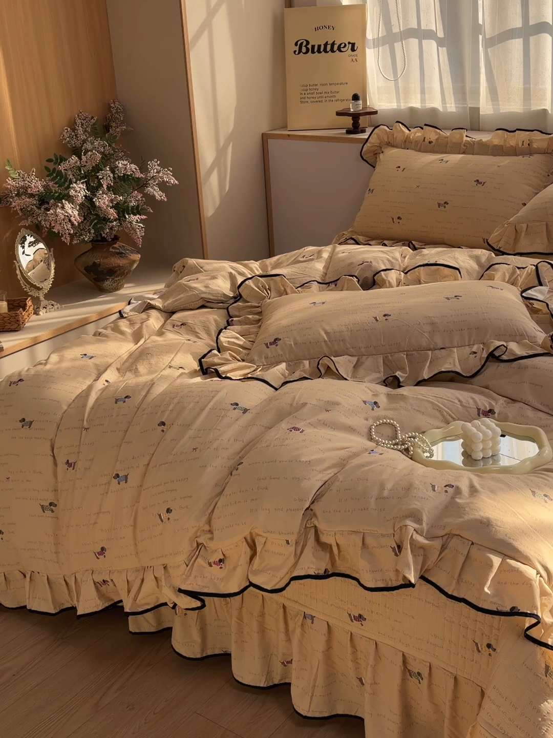 91家纺网 家纺一手货源 找家纺 赛丽雅 2026春夏新款古法水洗棉床盖四件套 狗狗家族