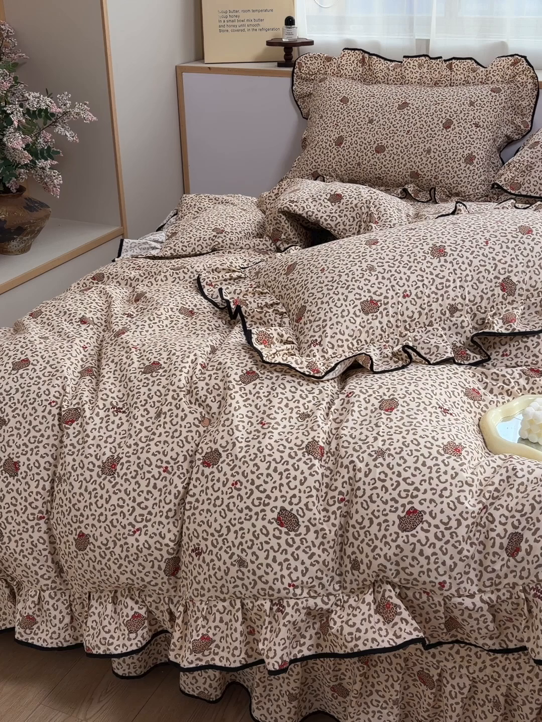 91家纺网 家纺一手货源 找家纺 赛丽雅 2026春夏新款古法水洗棉床盖四件套 豹纹猫咪