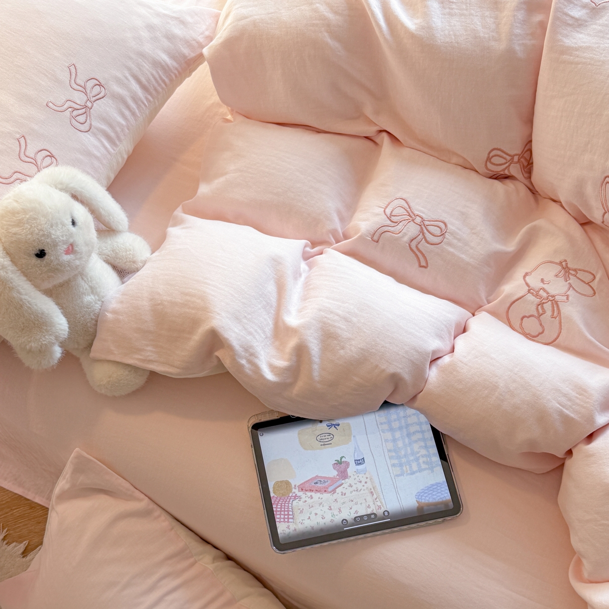 91家纺网 家纺一手货源 找家纺 （总）FORTWO家纺原创设计（FOR TWO家纺） 2026新款全棉双层纱四件套--线条款(会员-15 控价：（券前）基础价不低于小号248元，中号328元，大号348元 床笠加10元)