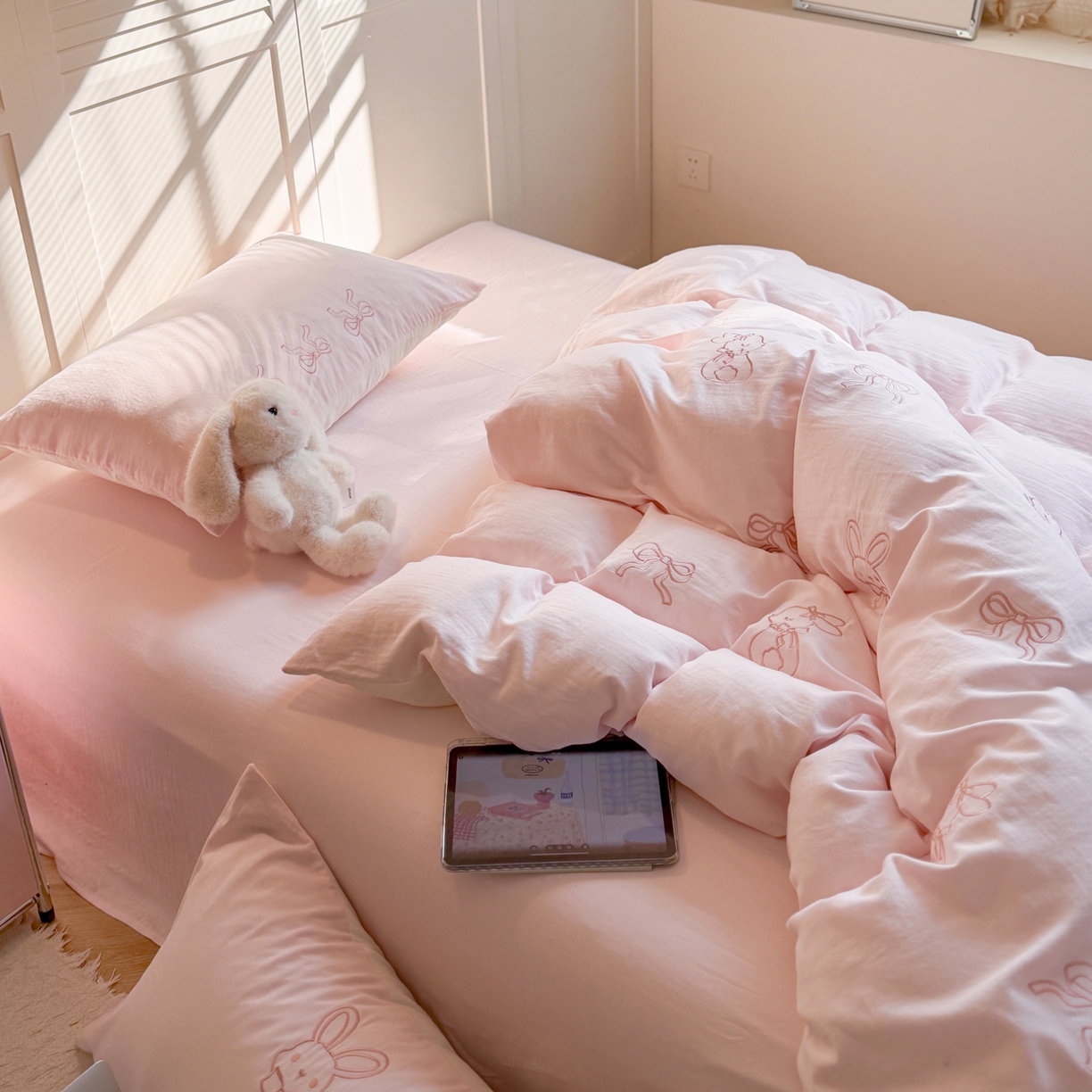 91家纺网 家纺一手货源 找家纺 FORTWO家纺原创设计（FOR TWO家纺） 2026新款全棉双层纱四件套--线条款(会员-15 控价：（券前）基础价不低于小号248元，中号328元，大号348元 床笠加10元) 线条兔兔