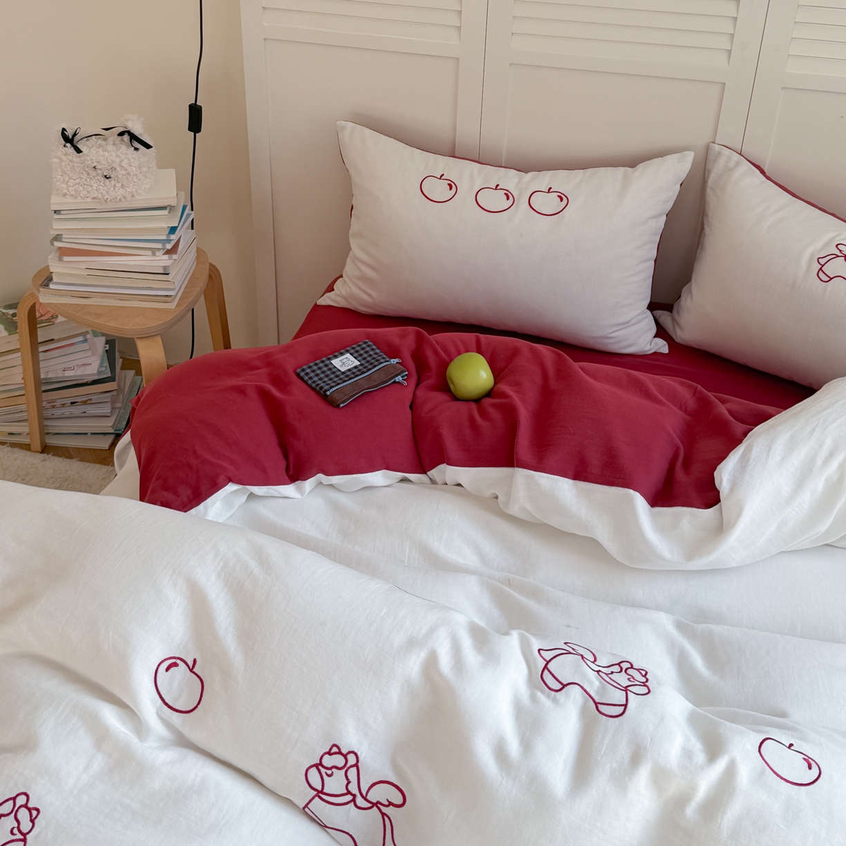 91家纺网 家纺一手货源 找家纺 FORTWO家纺原创设计（FOR TWO家纺） 2026新款全棉双层纱四件套--线条款(会员-15 控价：（券前）基础价不低于小号248元，中号328元，大号348元 床笠加10元) 小马苹果