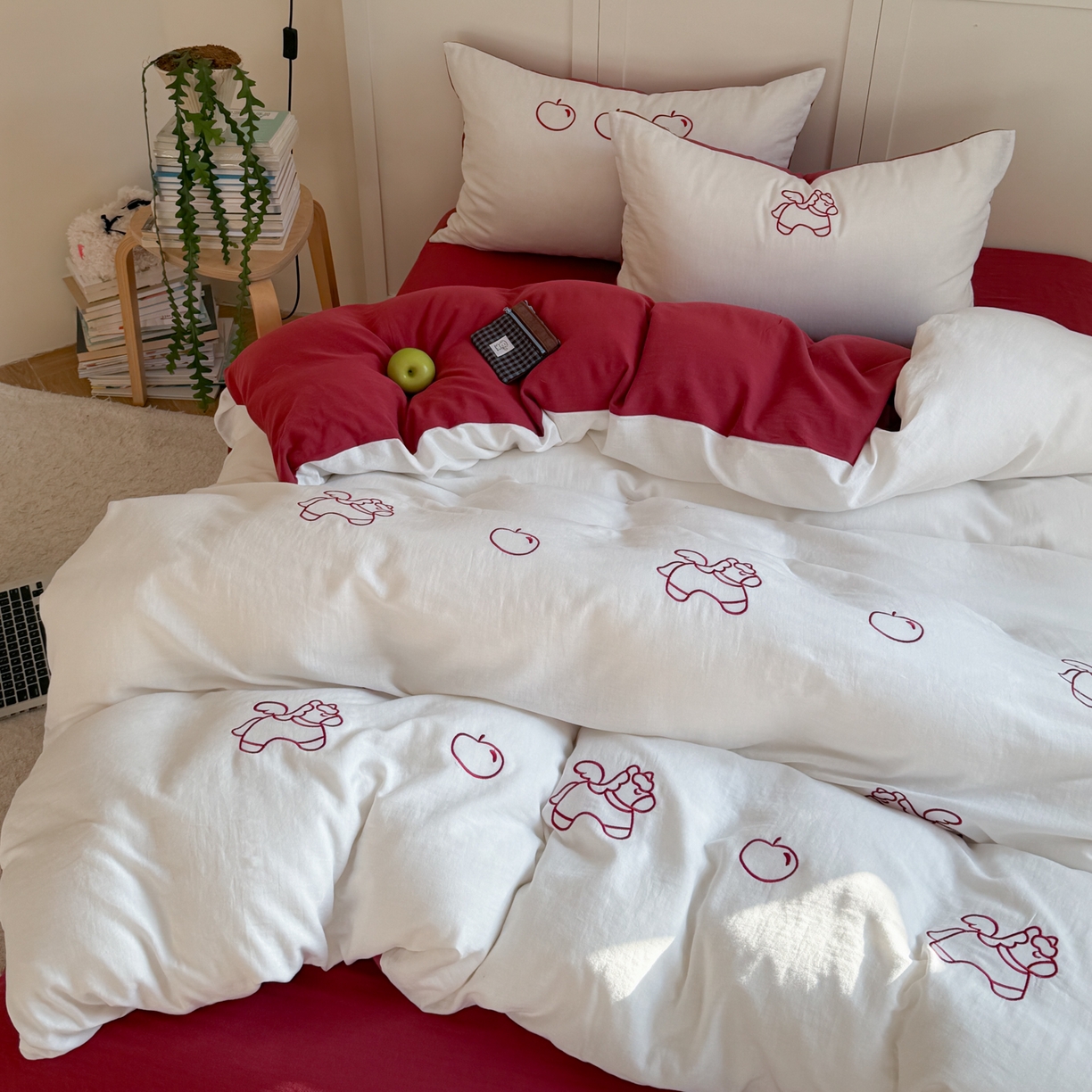 91家纺网 家纺一手货源 找家纺 FORTWO家纺原创设计（FOR TWO家纺） 2026新款全棉双层纱四件套--线条款(会员-15 控价：（券前）基础价不低于小号248元，中号328元，大号348元 床笠加10元) 小马苹果