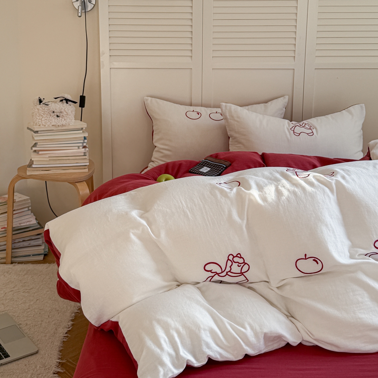 91家纺网 家纺一手货源 找家纺 FORTWO家纺原创设计（FOR TWO家纺） 2026新款全棉双层纱四件套--线条款(会员-15 控价：（券前）基础价不低于小号248元，中号328元，大号348元 床笠加10元) 小马苹果