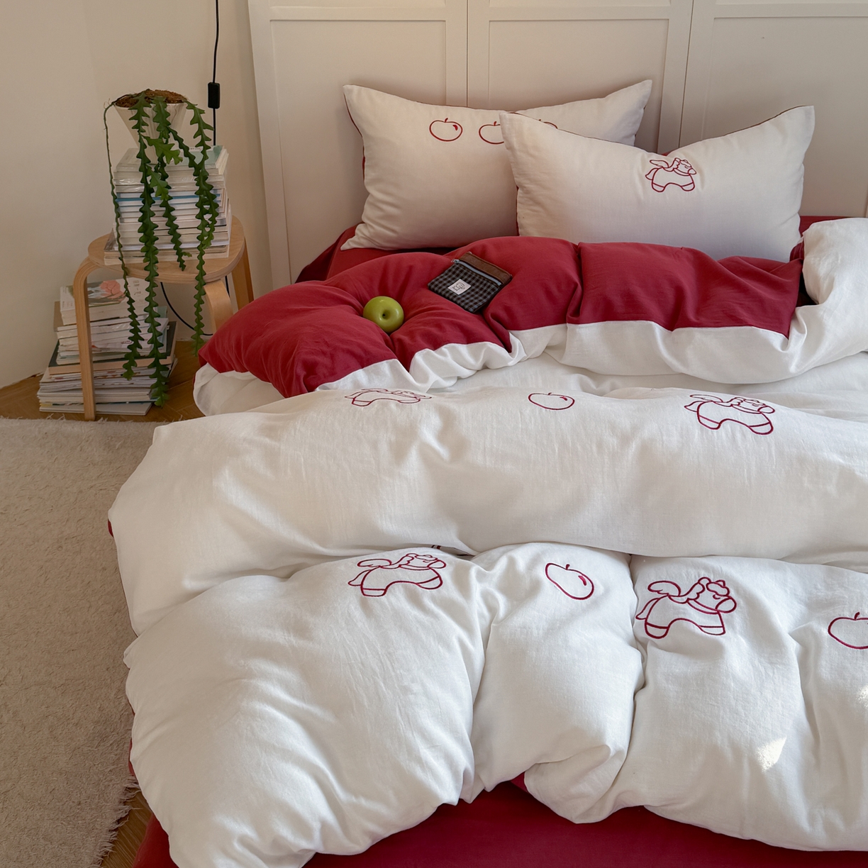 91家纺网 家纺一手货源 找家纺 FORTWO家纺原创设计（FOR TWO家纺） 2026新款全棉双层纱四件套--线条款(会员-15 控价：（券前）基础价不低于小号248元，中号328元，大号348元 床笠加10元) 小马苹果