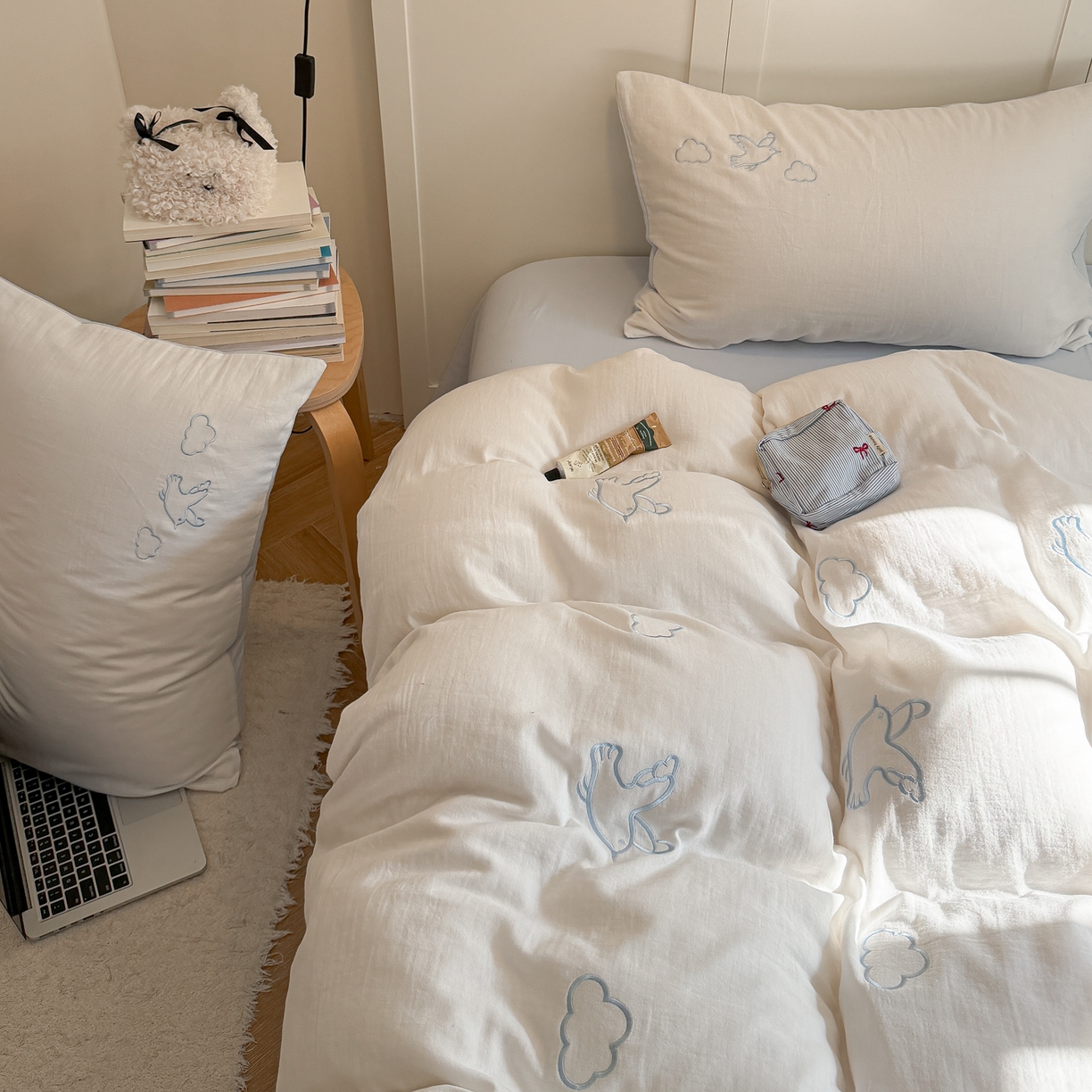 91家纺网 家纺一手货源 找家纺 FORTWO家纺原创设计（FOR TWO家纺） 2026新款全棉双层纱四件套--线条款(会员-15 控价：（券前）基础价不低于小号248元，中号328元，大号348元 床笠加10元) 云朵海鸥