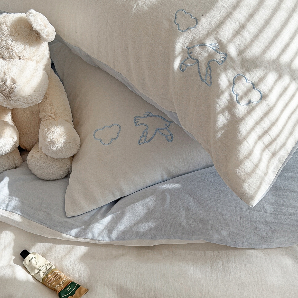 91家纺网 家纺一手货源 找家纺 FORTWO家纺原创设计（FOR TWO家纺） 2026新款全棉双层纱四件套--线条款(会员-15 控价：（券前）基础价不低于小号248元，中号328元，大号348元 床笠加10元) 云朵海鸥