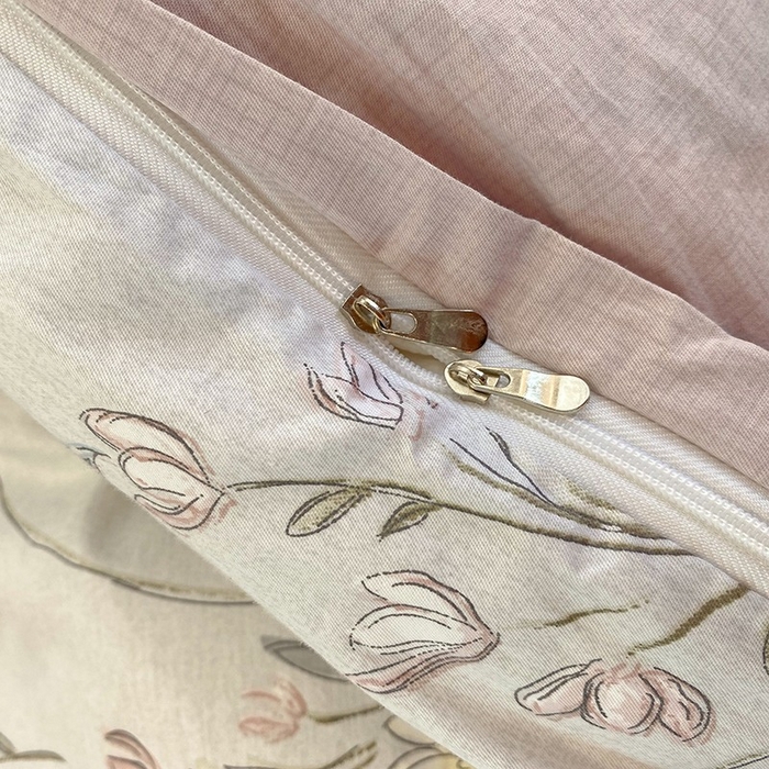 91家纺网 家纺一手货源 找家纺 橙艺家居 2026新款丝光铂金云棉印花四件套 本店线上严格控价，券后、活动后标准不得低于218元，以此类推。请各位老爷严格遵守，以免低价后再调整价格，影响链接权重 婉情-灰