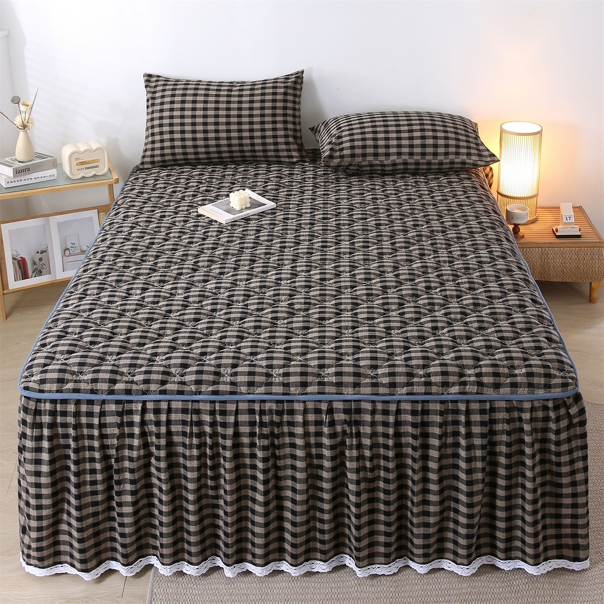 乐逸家纺 2026新款无印全棉色织水洗棉夹棉床裙三件套 全棉夹棉床裙重楼黑