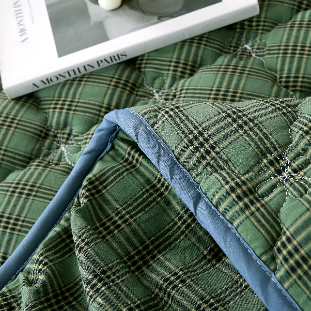 91家纺网 家纺一手货源 找家纺 乐逸家纺 2026新款无印全棉色织水洗棉夹棉床裙三件套 全棉夹棉床裙重楼绿