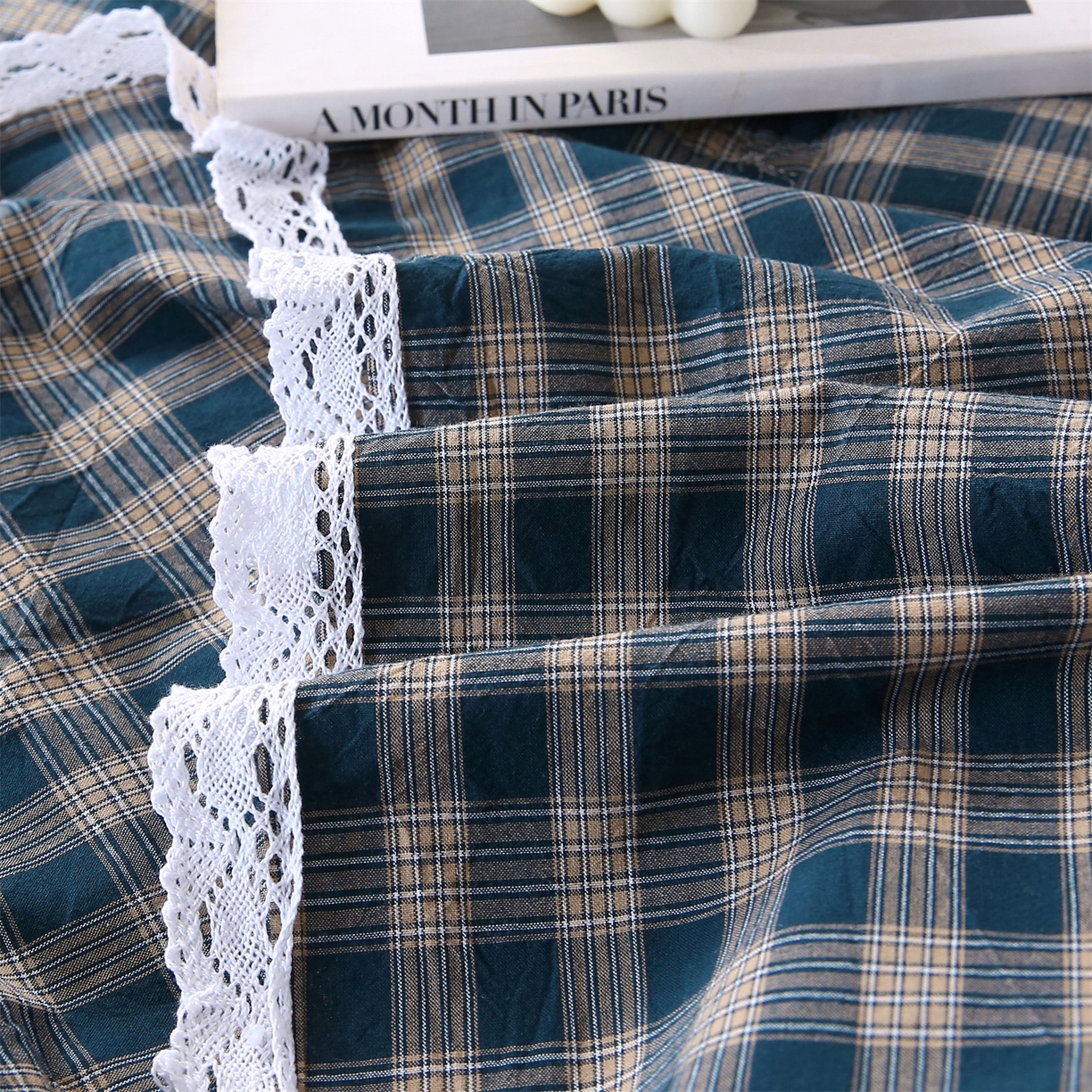 91家纺网 家纺一手货源 找家纺 乐逸家纺 2026新款无印全棉色织水洗棉夹棉床裙三件套 全棉夹棉床裙重楼蓝格