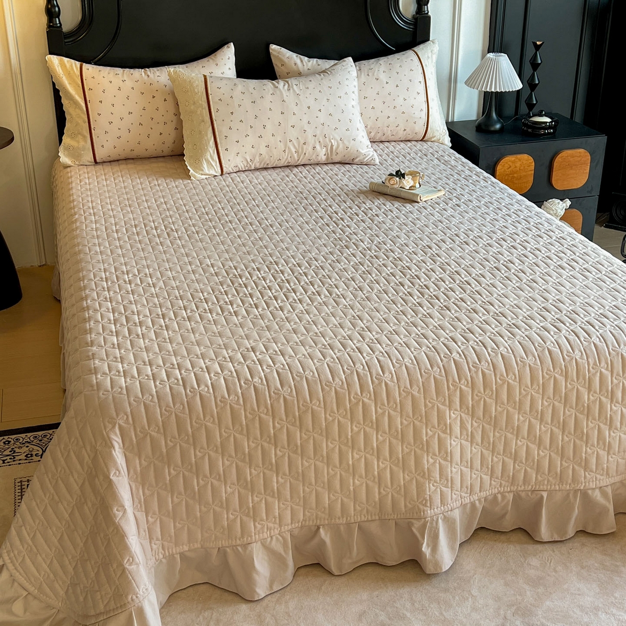 91家纺网 家纺一手货源 找家纺 美梦家纺 2026新款高克重全棉花边云感棉床盖四件套 樱桃蜜·咖