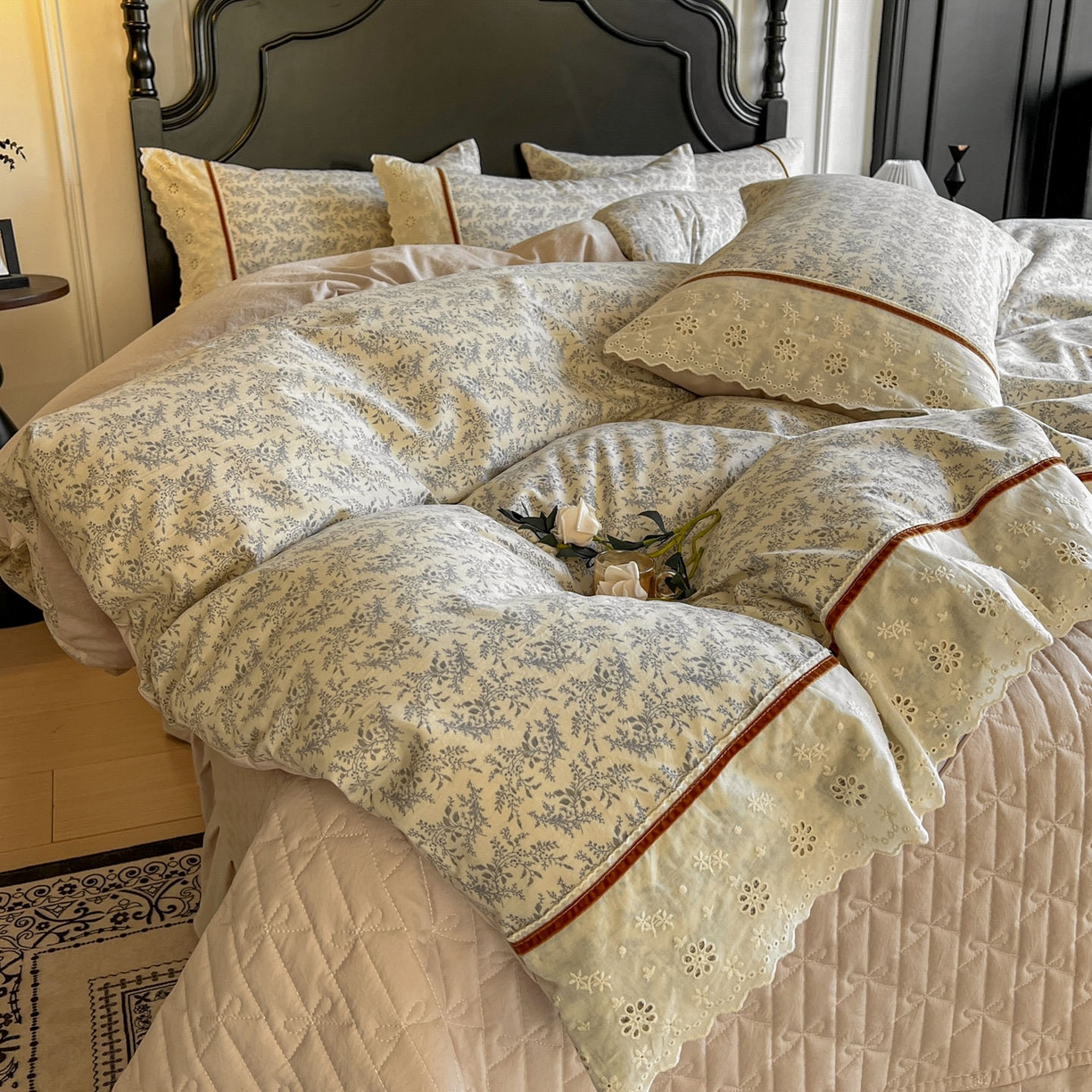 91家纺网 家纺一手货源 找家纺 美梦家纺 2026新款高克重全棉花边云感棉床盖四件套 浅叶·米