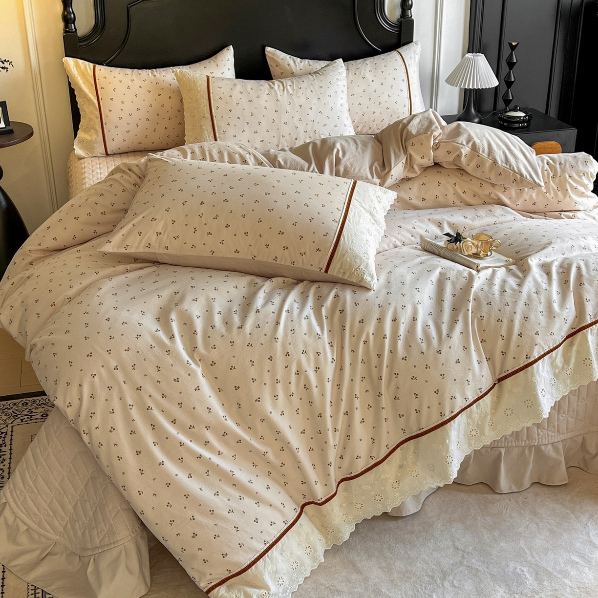 91家纺网 家纺一手货源 找家纺 美梦家纺 2026新款高克重全棉花边云感棉床盖四件套 樱桃蜜·咖