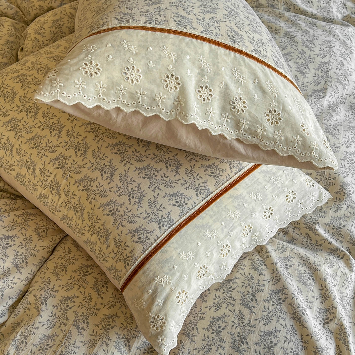 91家纺网 家纺一手货源 找家纺 美梦家纺 2026新款高克重全棉花边云感棉床盖四件套 浅叶·米