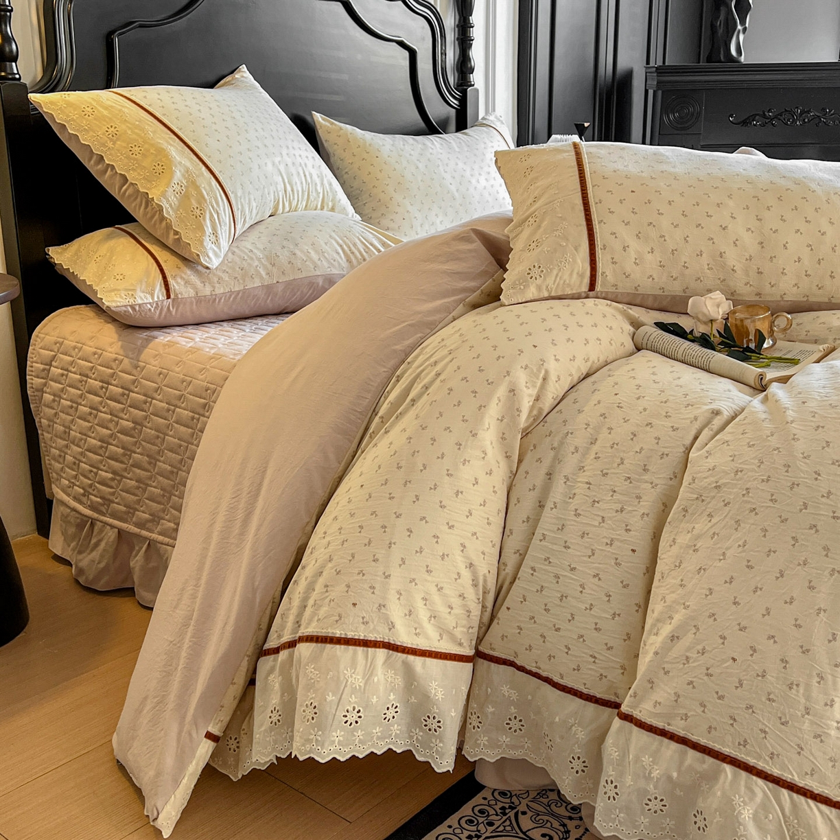 91家纺网 家纺一手货源 找家纺 美梦家纺 2026新款高克重全棉花边云感棉床盖四件套 紫藤碎花·咖