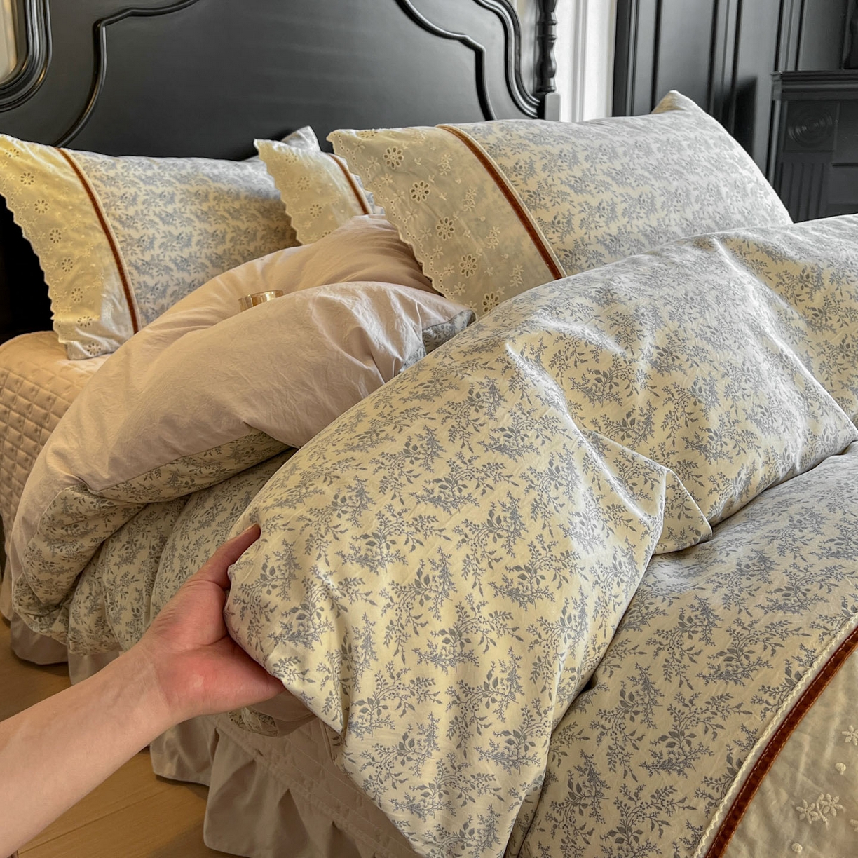 91家纺网 家纺一手货源 找家纺 美梦家纺 2026新款高克重全棉花边云感棉床盖四件套 浅叶·米