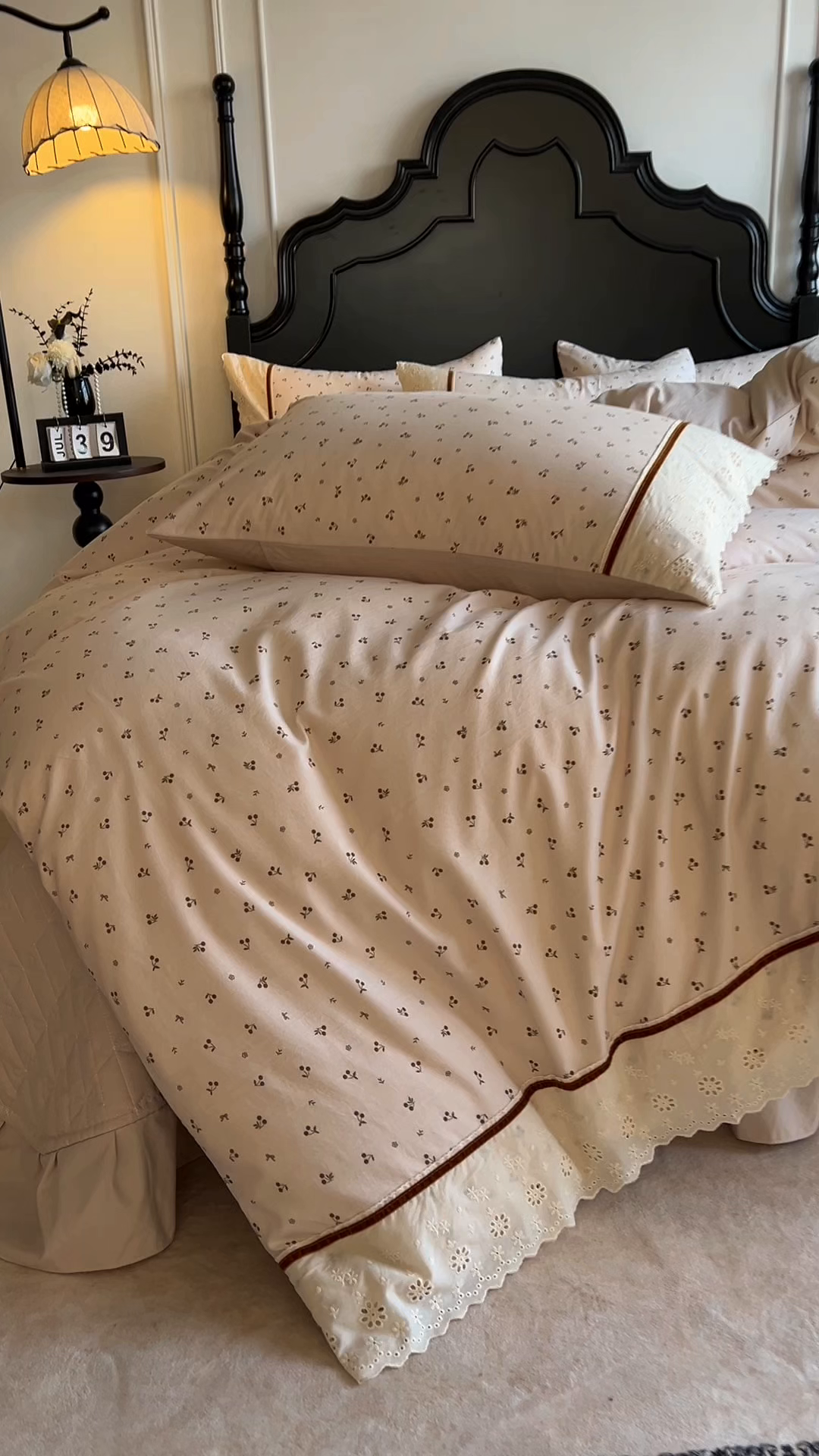 91家纺网 家纺一手货源 找家纺 美梦家纺 2026新款高克重全棉花边云感棉床盖四件套 樱桃蜜·咖