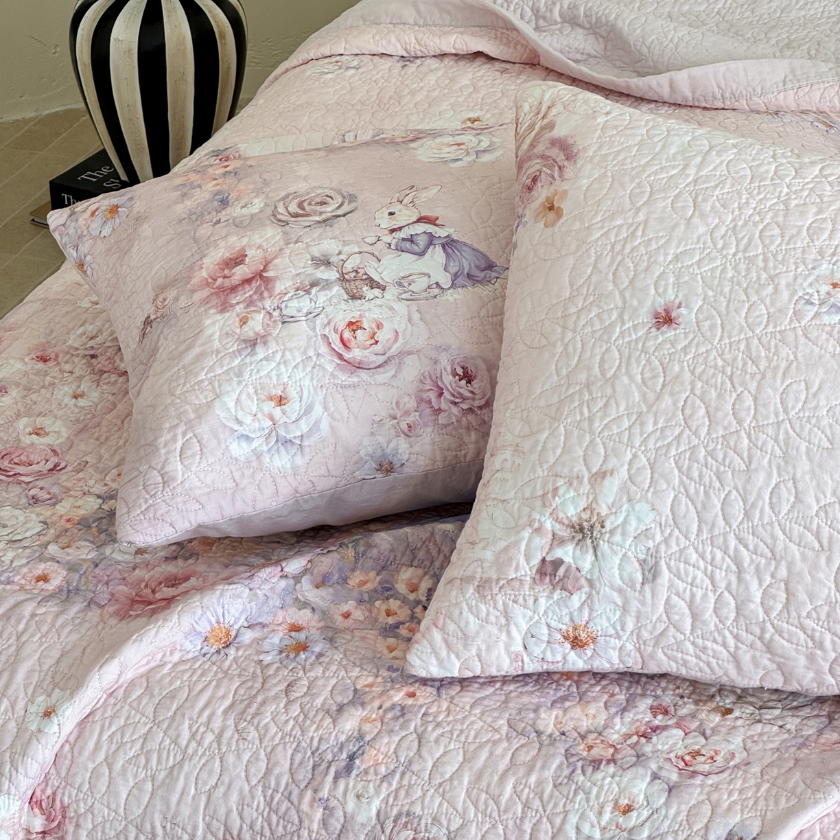 91家纺网 家纺一手货源 找家纺 床盖工厂店 2026新款高端活性数码工艺双面全棉棉花床盖三件套 百花羞-粉