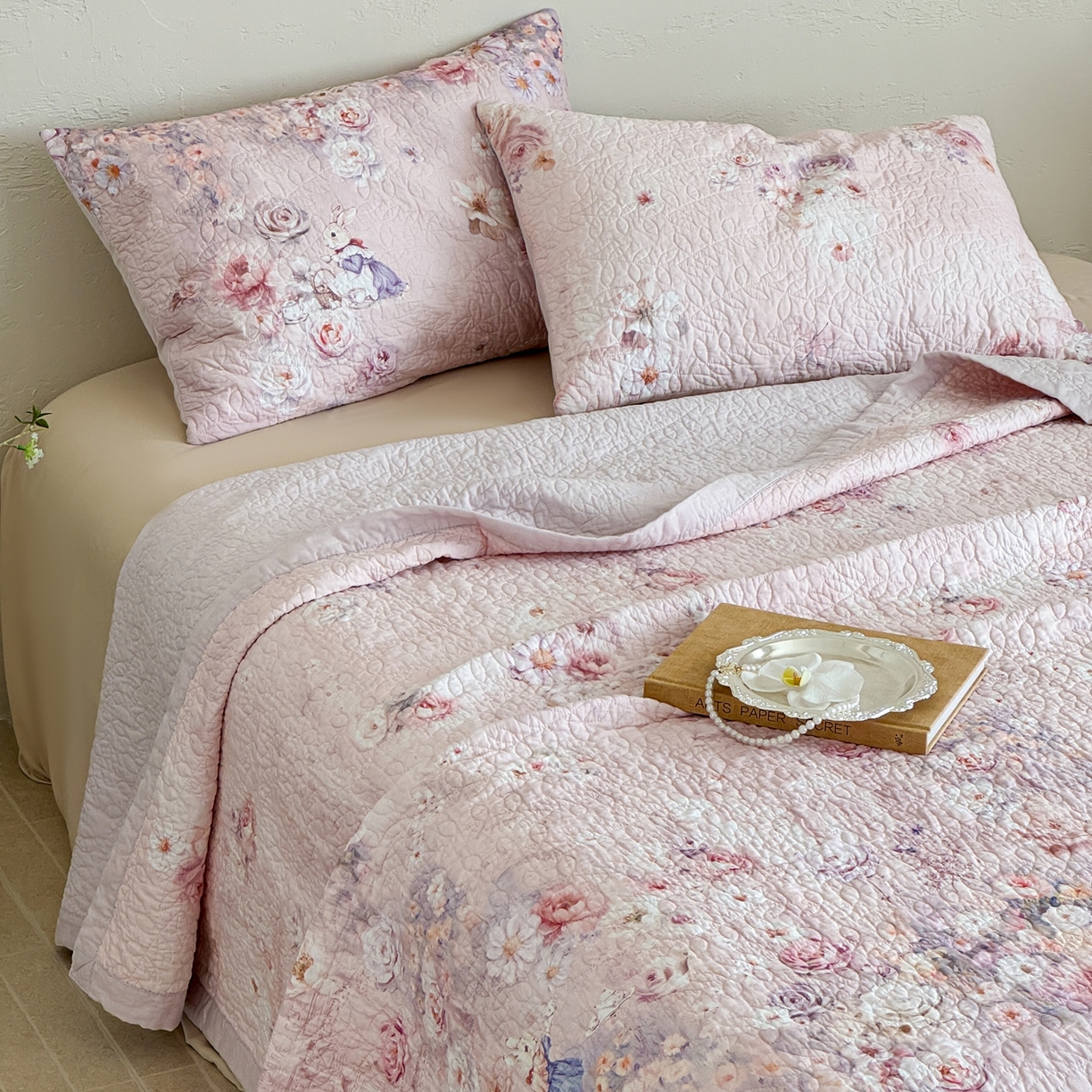 91家纺网 家纺一手货源 找家纺 床盖工厂店 2026新款高端活性数码工艺双面全棉棉花床盖三件套 百花羞-粉