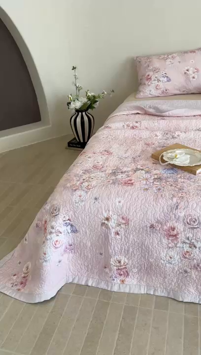 91家纺网 家纺一手货源 找家纺 床盖工厂店 2026新款高端活性数码工艺双面全棉棉花床盖三件套 百花羞-粉