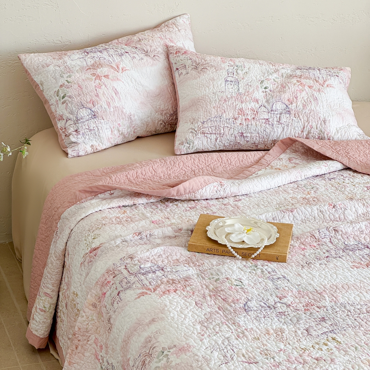 91家纺网 家纺一手货源 找家纺 床盖工厂店 2026新款高端活性数码工艺双面全棉棉花床盖三件套 法兰庄园-粉