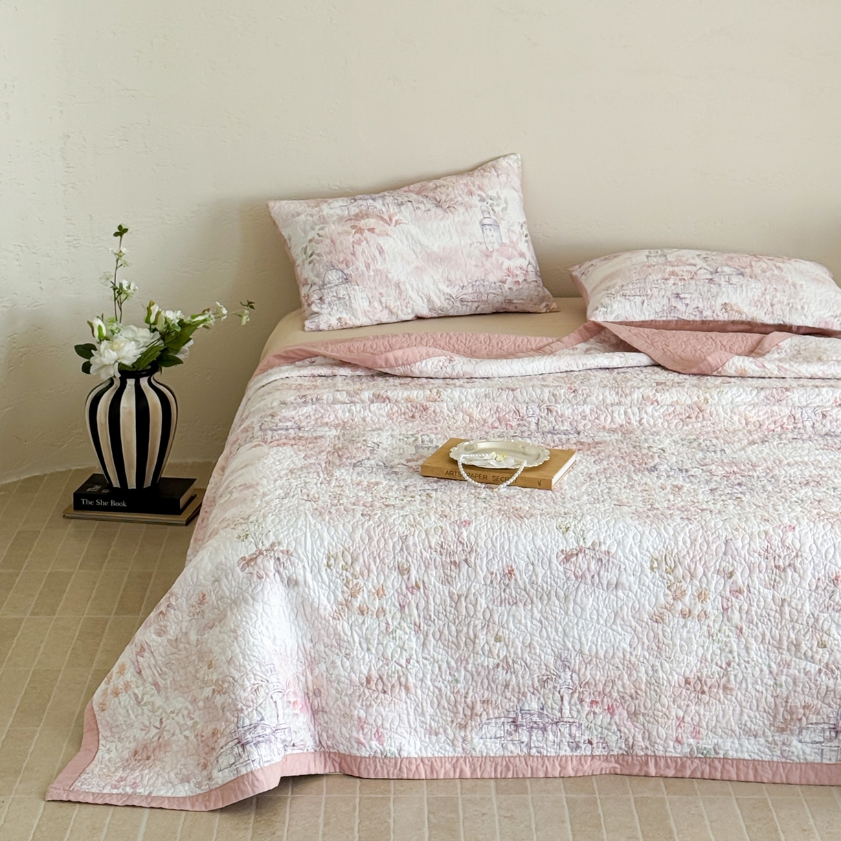 91家纺网 家纺一手货源 找家纺 床盖工厂店 2026新款高端活性数码工艺双面全棉棉花床盖三件套 法兰庄园-粉