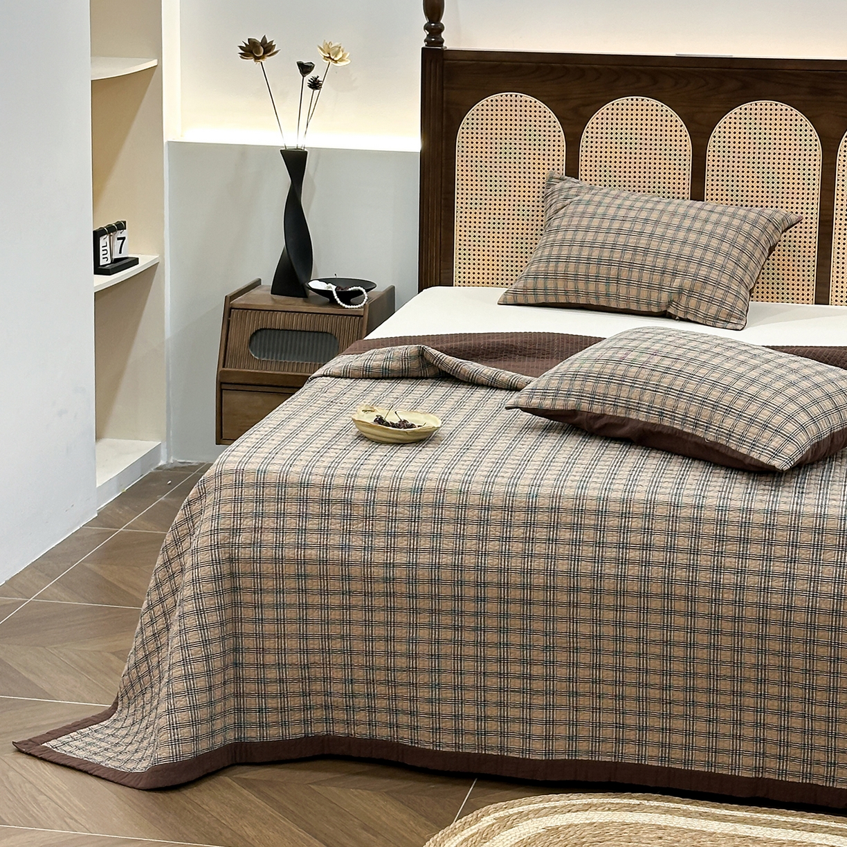 91家纺网 家纺一手货源 找家纺 床盖工厂店 2026新款双面水洗全棉填充棉花床盖三件套-重楼格系列 重楼咖