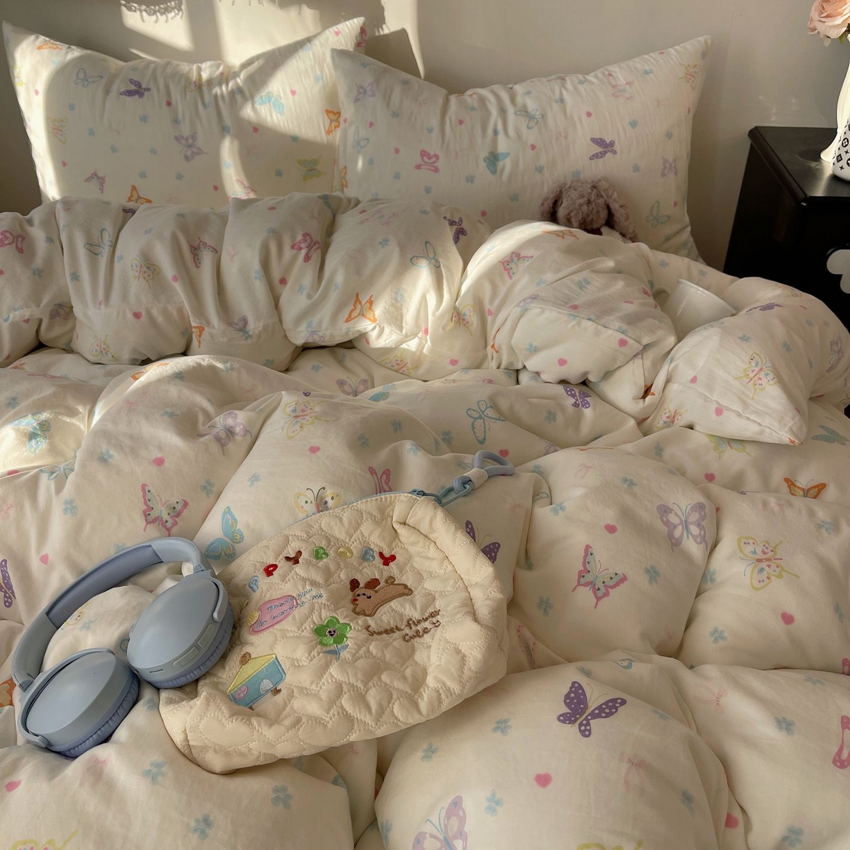 91家纺网 家纺一手货源 找家纺 初念 2026新款A类小清新古法简约水洗棉四件套 恋爱戏蝶