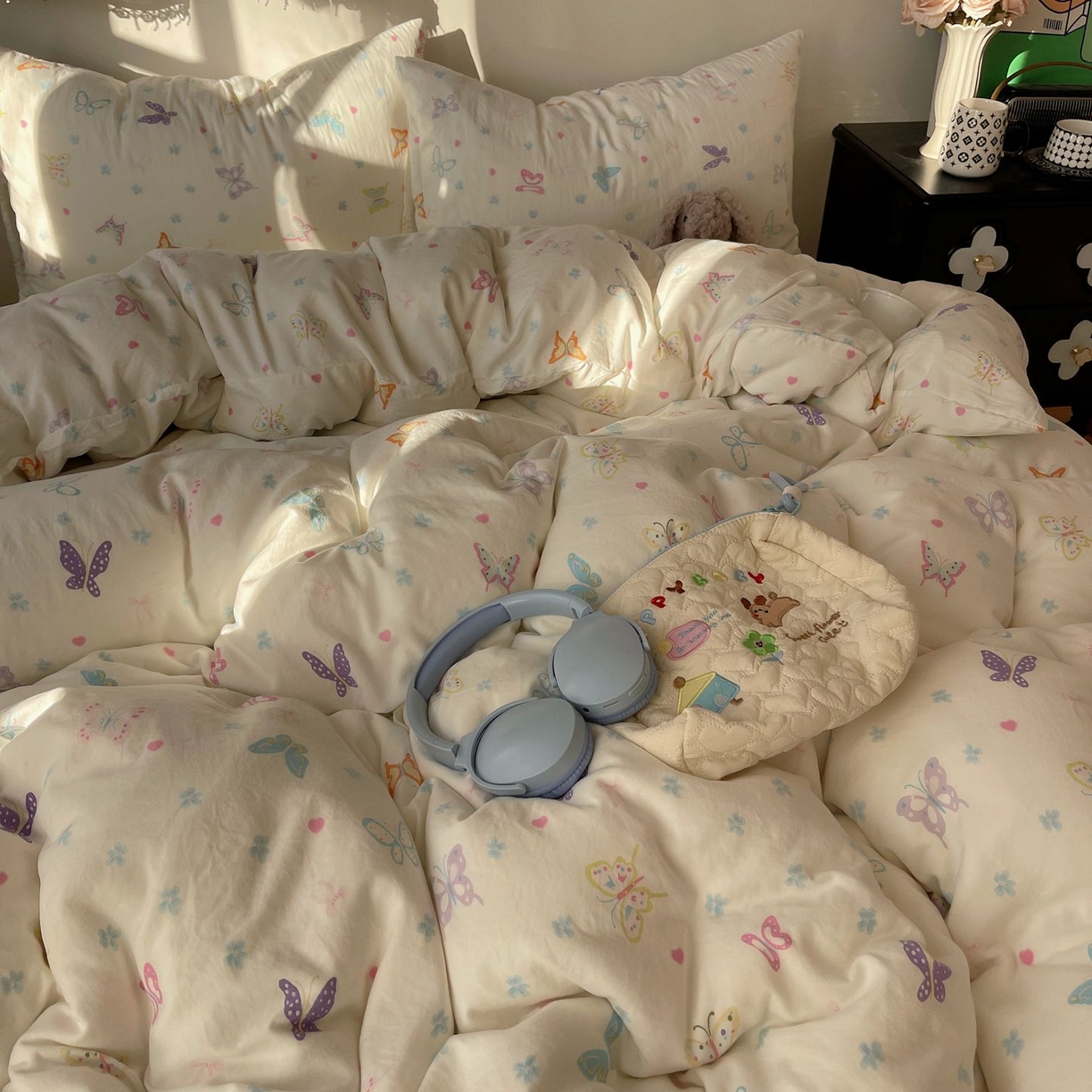 91家纺网 家纺一手货源 找家纺 初念 2026新款A类小清新古法简约水洗棉四件套 恋爱戏蝶