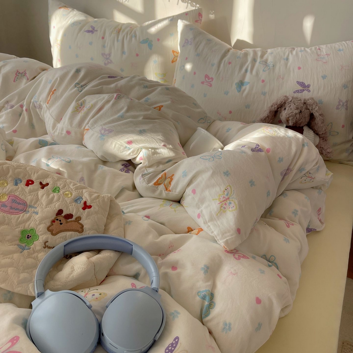 91家纺网 家纺一手货源 找家纺 初念 2026新款A类小清新古法简约水洗棉四件套 恋爱戏蝶