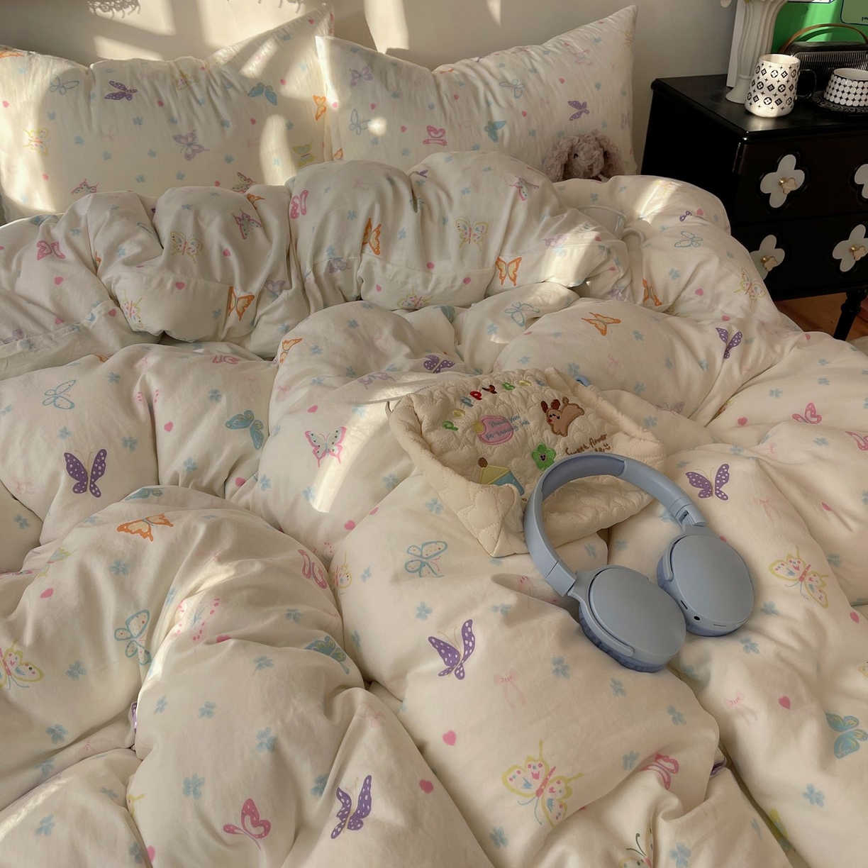 91家纺网 家纺一手货源 找家纺 初念 2026新款A类小清新古法简约水洗棉四件套 恋爱戏蝶