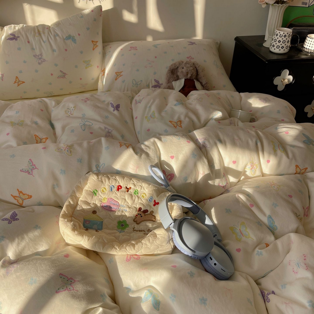 91家纺网 家纺一手货源 找家纺 初念 2026新款A类小清新古法简约水洗棉四件套 恋爱戏蝶