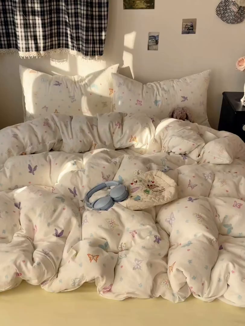 91家纺网 家纺一手货源 找家纺 初念 2026新款A类小清新古法简约水洗棉四件套 恋爱戏蝶