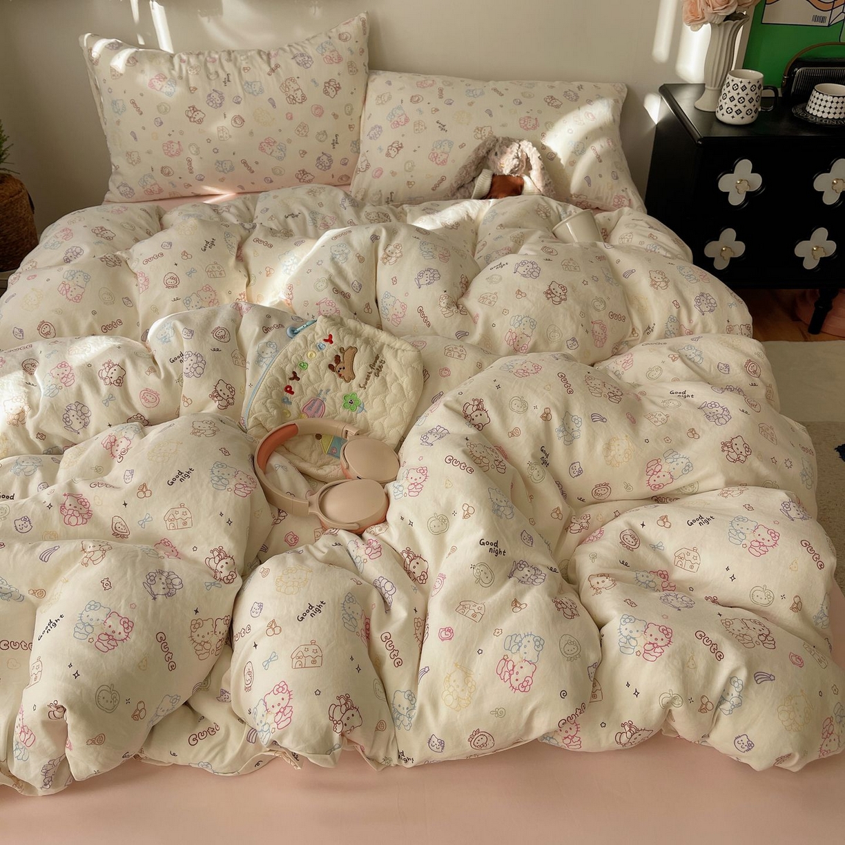 91家纺网 家纺一手货源 找家纺 初念 2026新款A类小清新古法简约水洗棉四件套 霓虹小猫