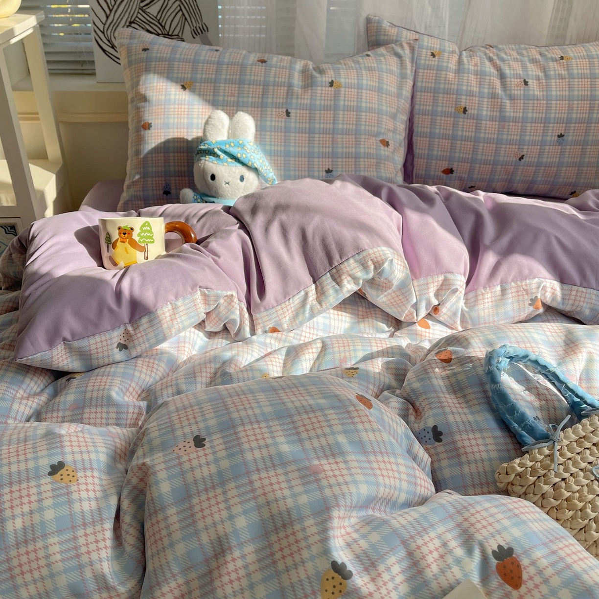 91家纺网 家纺一手货源 找家纺 初念 2026新款A类小清新古法简约水洗棉四件套 线条草莓