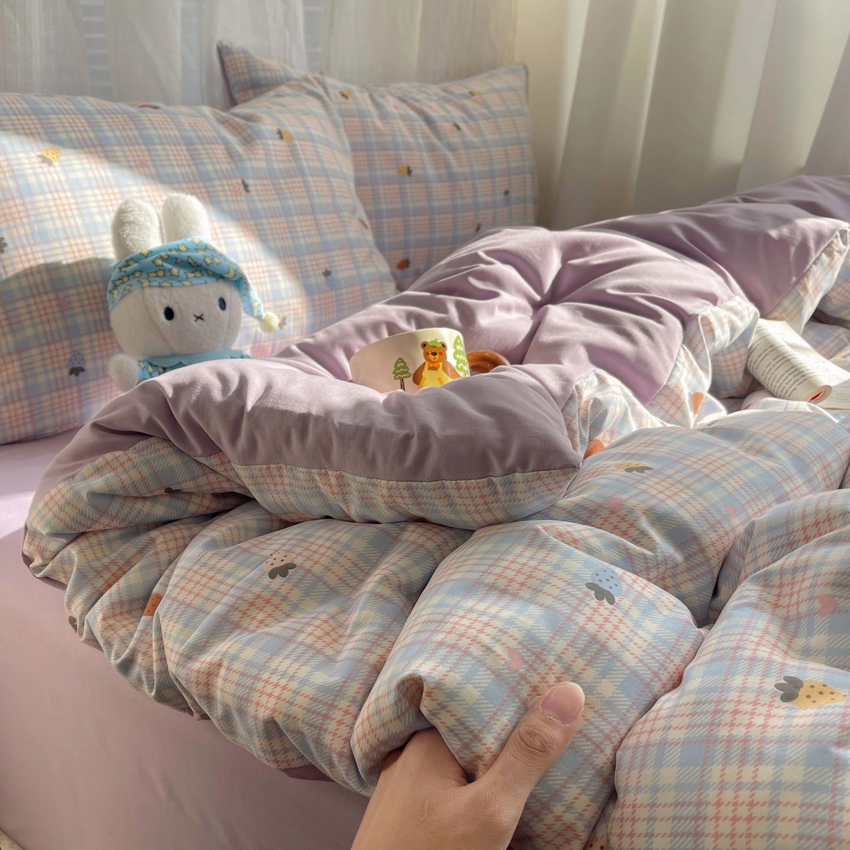 91家纺网 家纺一手货源 找家纺 初念 2026新款A类小清新古法简约水洗棉四件套 线条草莓