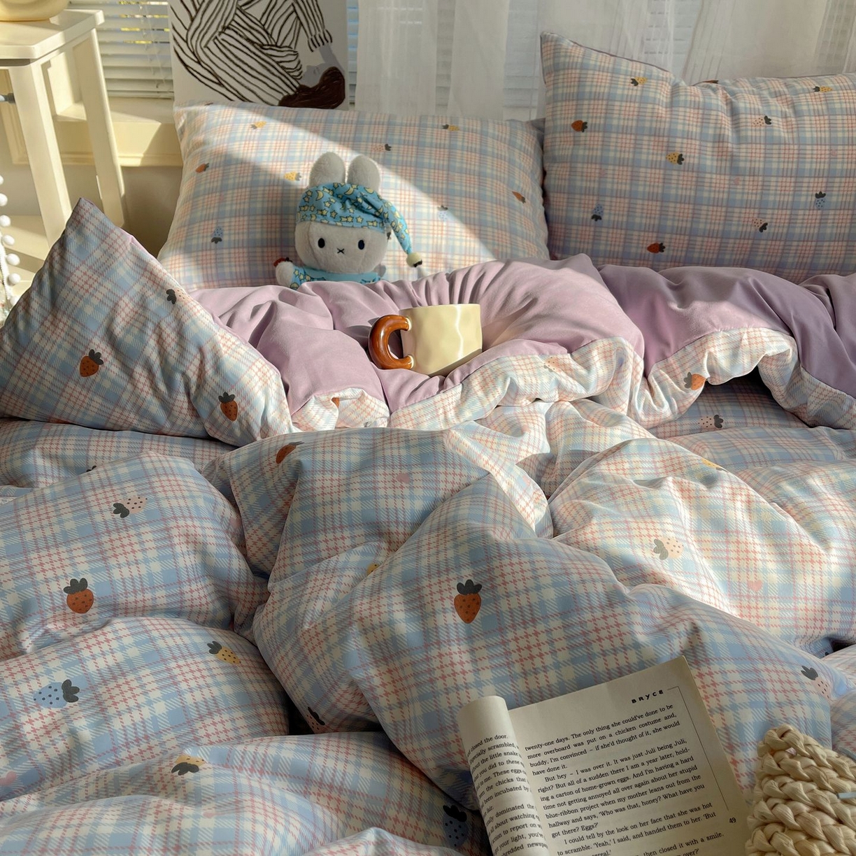 91家纺网 家纺一手货源 找家纺 初念 2026新款A类小清新古法简约水洗棉四件套 线条草莓