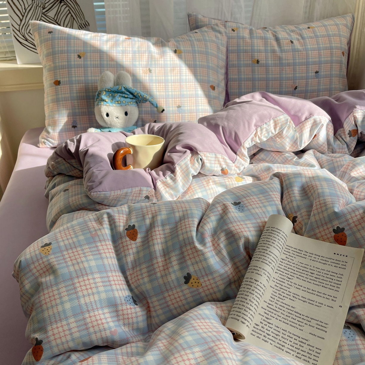 91家纺网 家纺一手货源 找家纺 初念 2026新款A类小清新古法简约水洗棉四件套 线条草莓