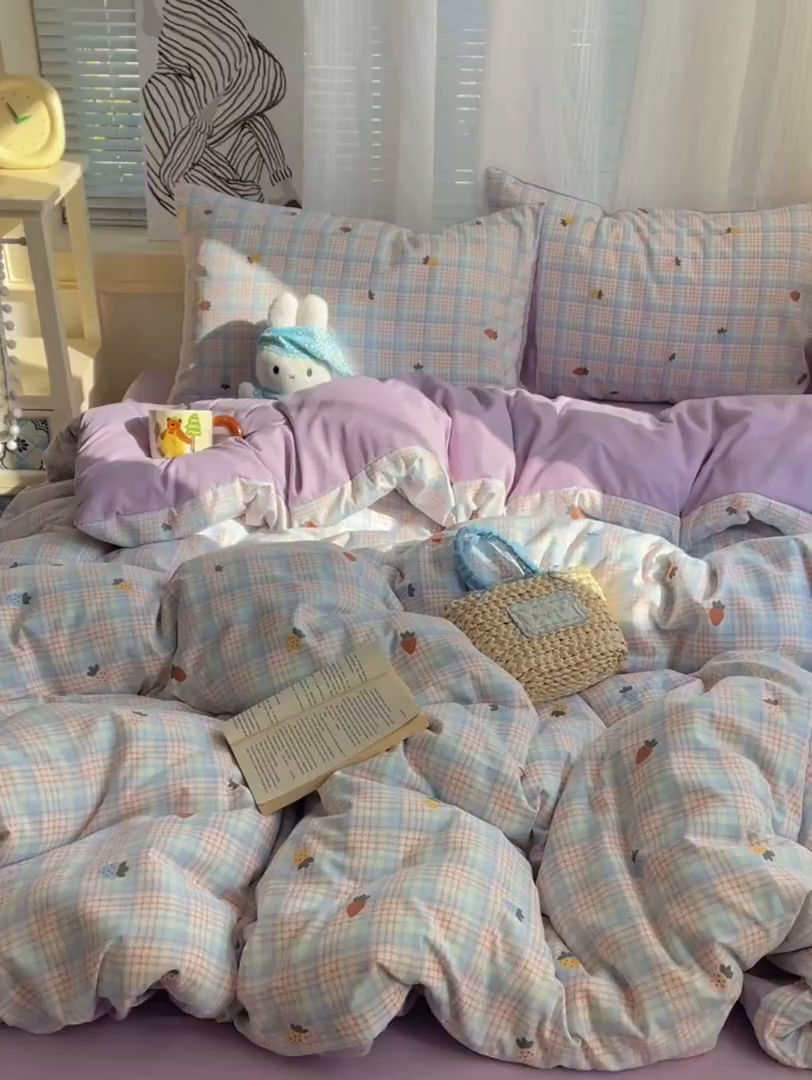 91家纺网 家纺一手货源 找家纺 初念 2026新款A类小清新古法简约水洗棉四件套 线条草莓