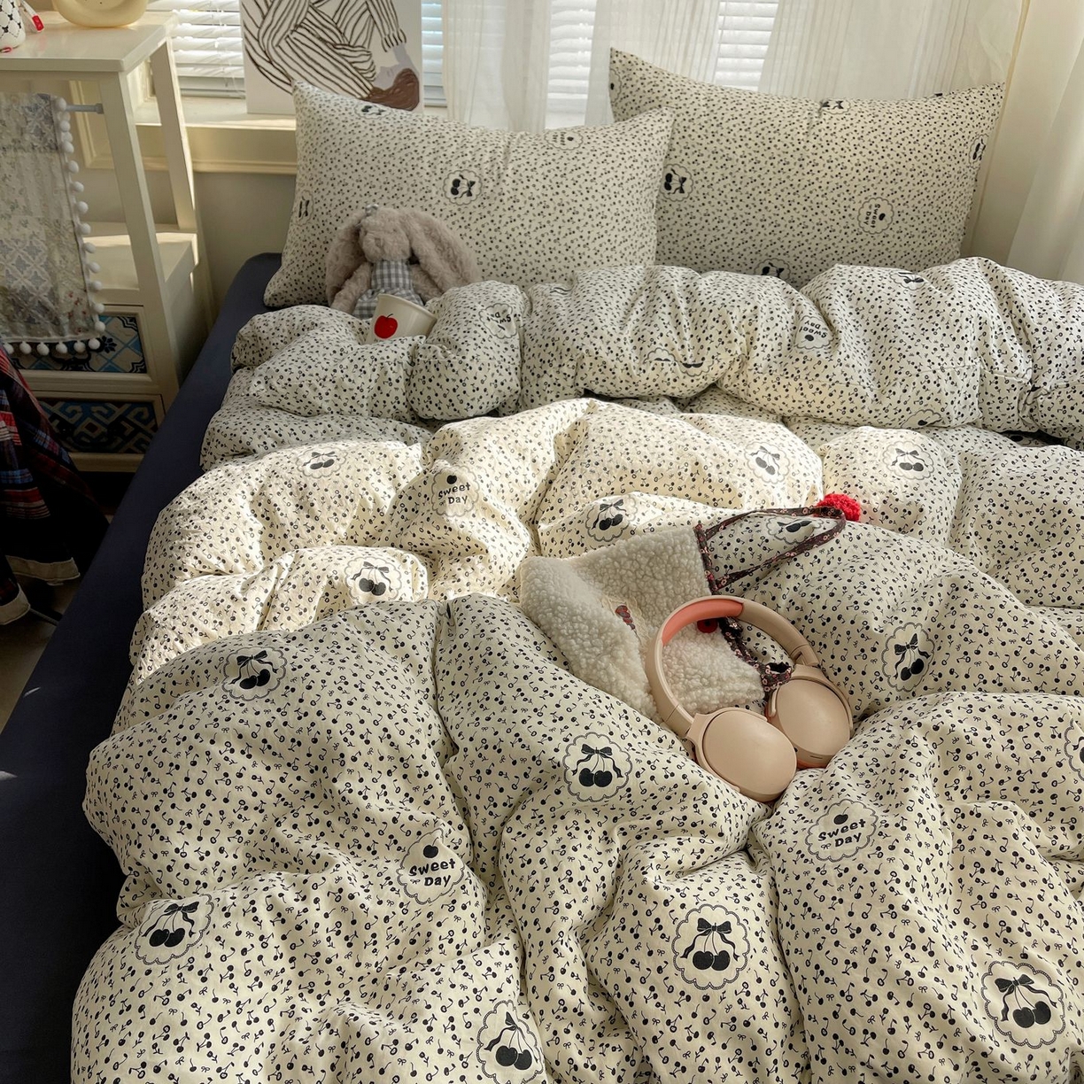 91家纺网 家纺一手货源 找家纺 初念 2026新款A类小清新古法简约水洗棉四件套 樱桃心事