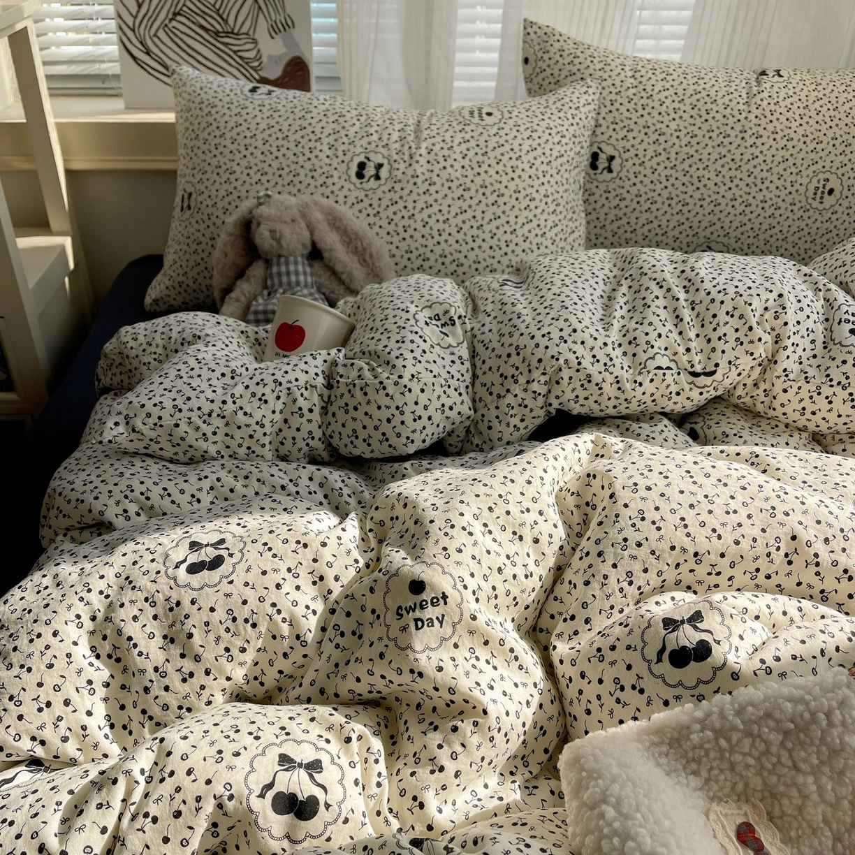 91家纺网 家纺一手货源 找家纺 初念 2026新款A类小清新古法简约水洗棉四件套 樱桃心事