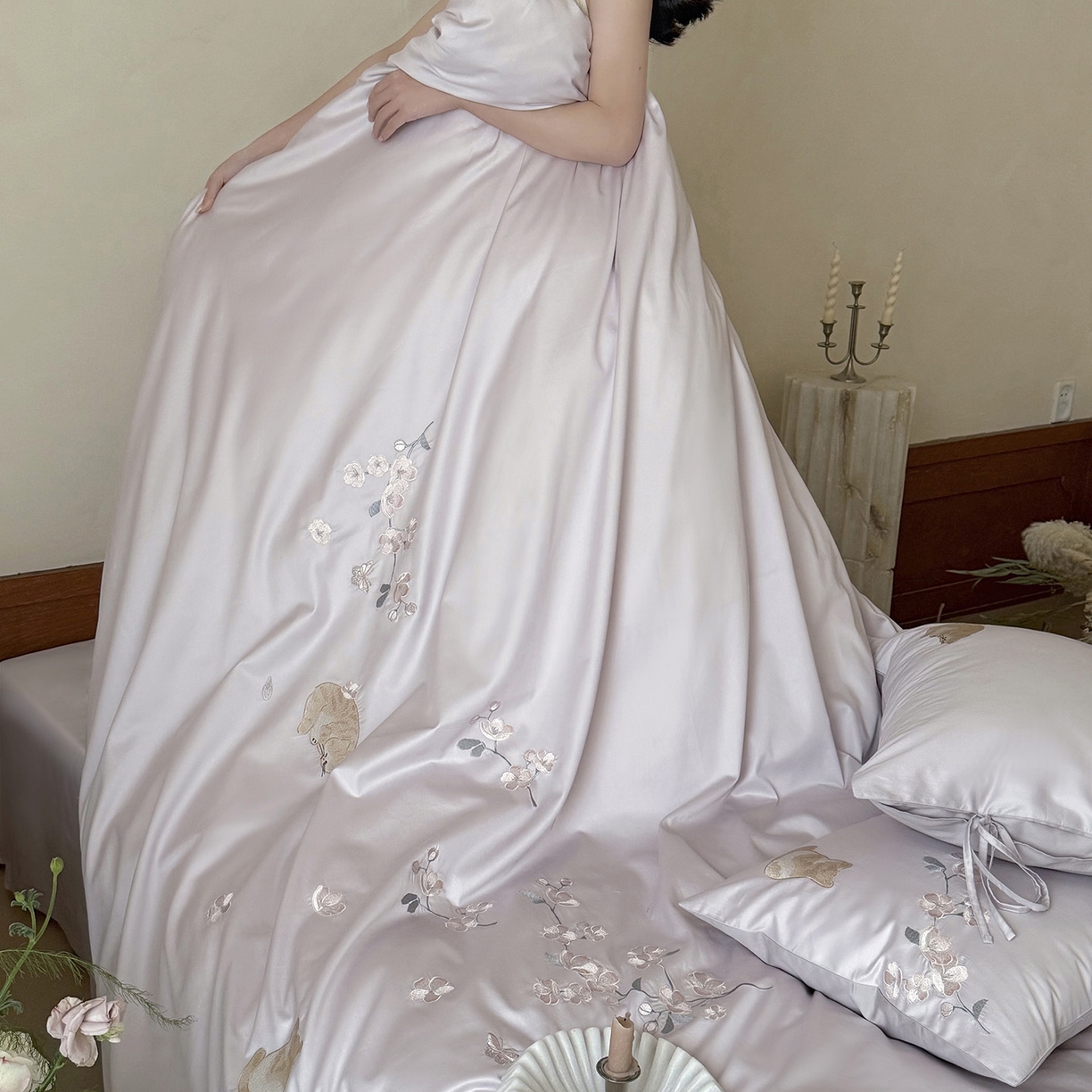 91家纺网 家纺一手货源 找家纺 鹿班家居 2026春季新品100S长绒棉精密刺绣系列四件套-悠悠猫栖（标准会员-20元） 悠悠猫栖-紫色