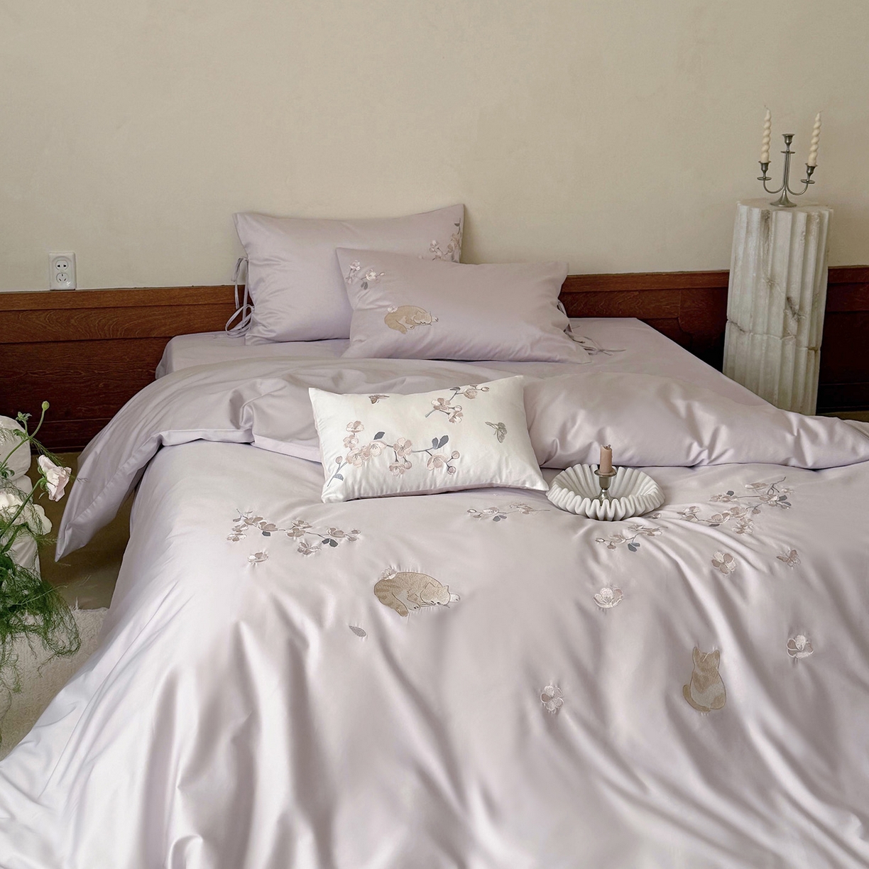 91家纺网 家纺一手货源 找家纺 鹿班家居 2026春季新品100S长绒棉精密刺绣系列四件套-悠悠猫栖（标准会员-20元） 悠悠猫栖-紫色