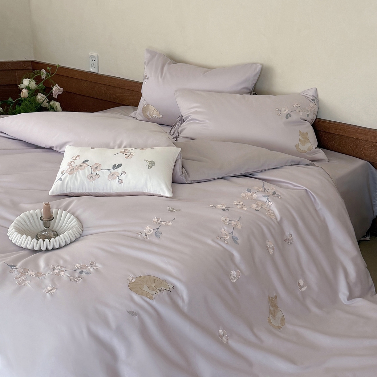 91家纺网 家纺一手货源 找家纺 鹿班家居 2026春季新品100S长绒棉精密刺绣系列四件套-悠悠猫栖（标准会员-20元） 悠悠猫栖-紫色